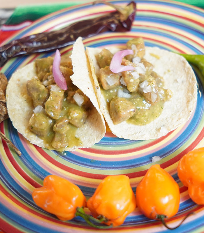 Tacos de Chicharrón en Salsa Verde